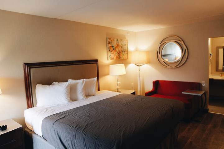 Premium King Bed (2 of 17)