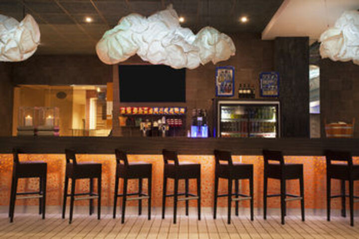 Lounge 64 of 67
