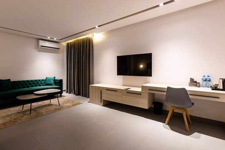 Room 13 of 86