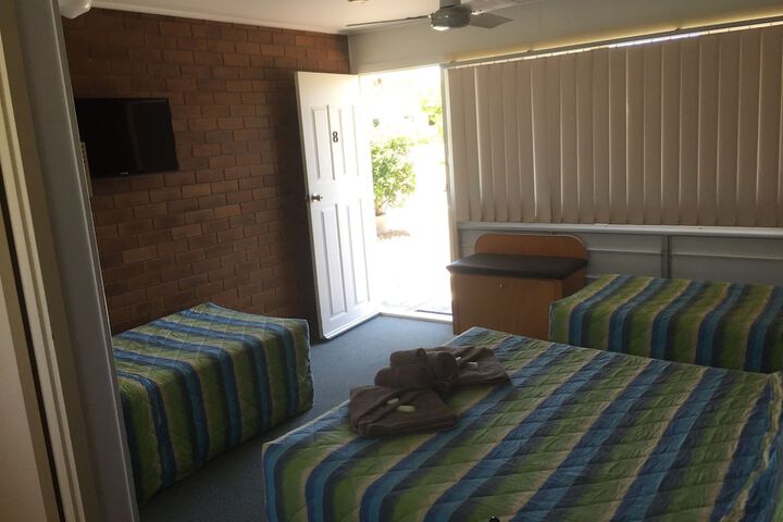 Room 6 of 16