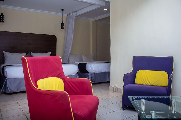 Room 4 of 32