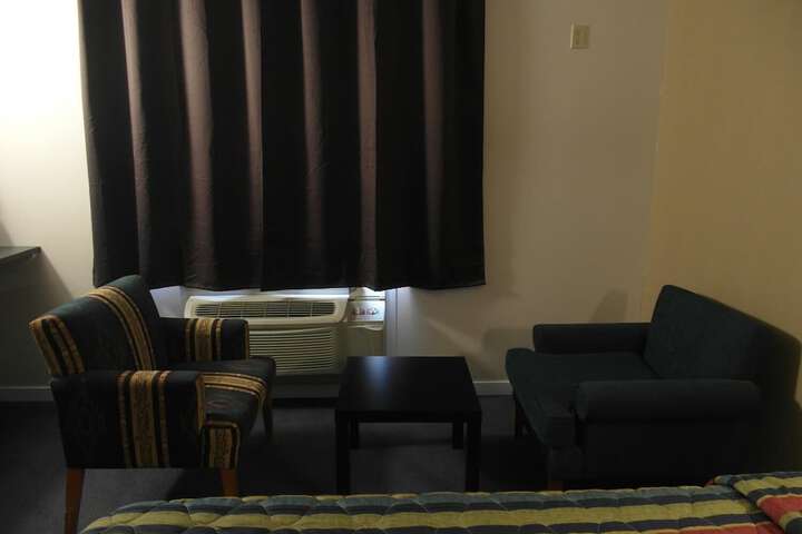 Room 10 of 27