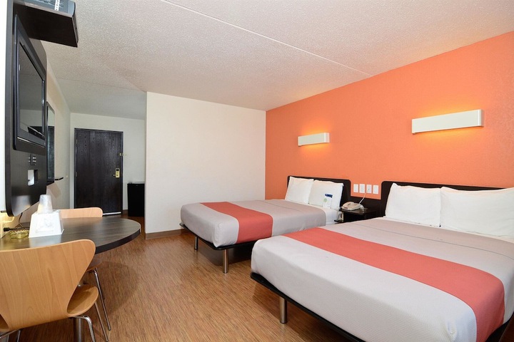 Room 16 of 28