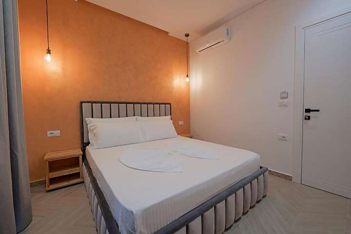 Room 11 of 141