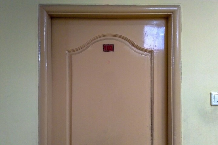Room 10 of 13