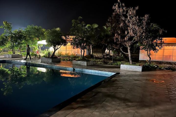 Pool 10 of 16