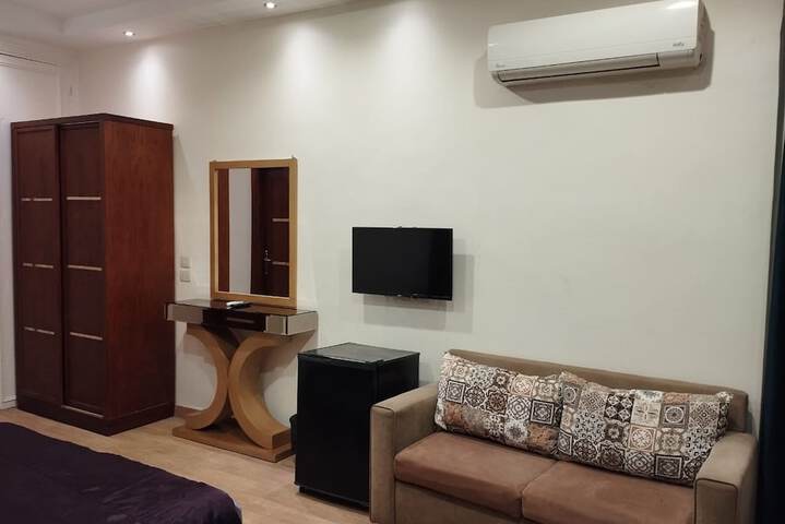 Room 28 of 74
