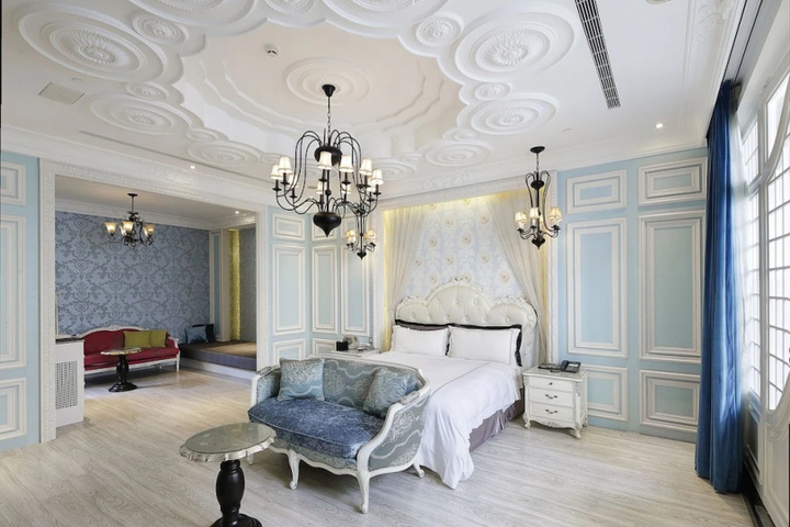 Room 3 of 16