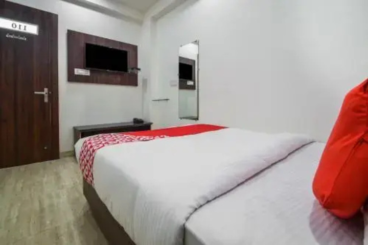 Room 3 of 7
