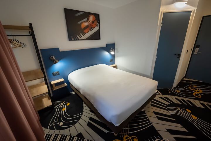 Room 6 of 20