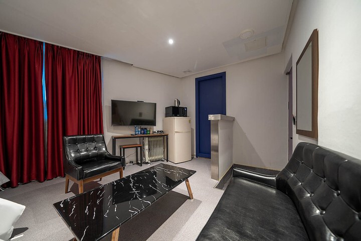 Room 50 of 82