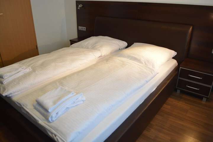Room 4 of 13
