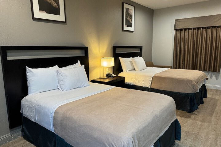 Room 6 of 33