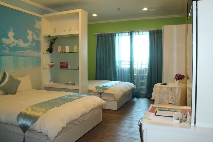 Room 2 of 51