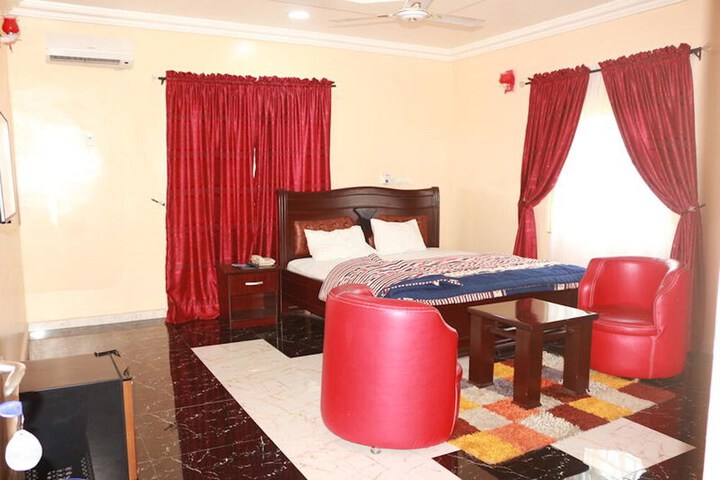 Room 14 of 68