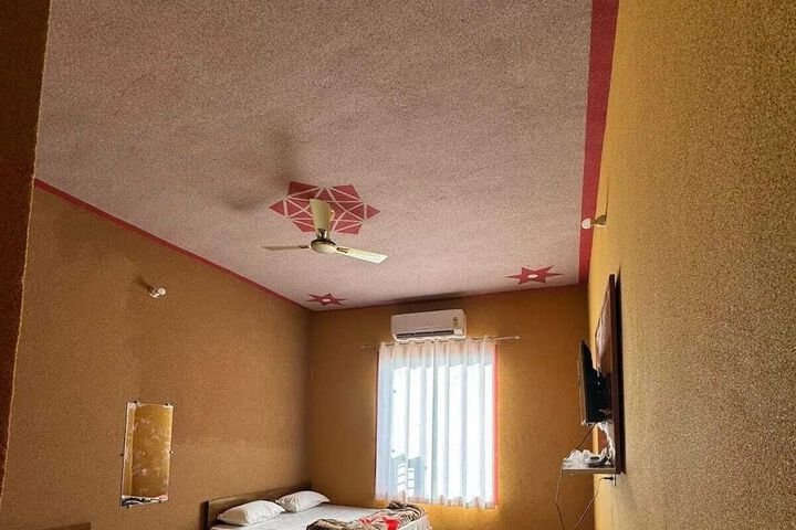 Room 16 of 28
