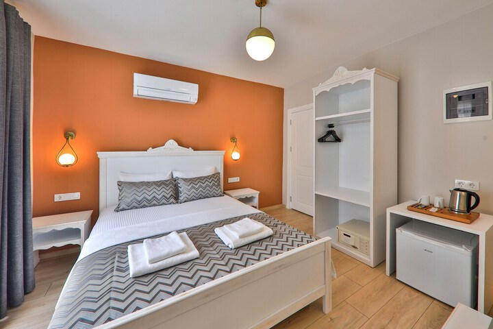 Room 13 of 23