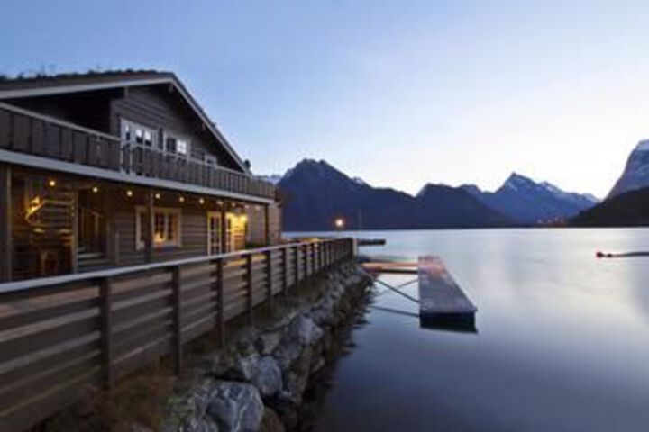 Hotel 18 of 106