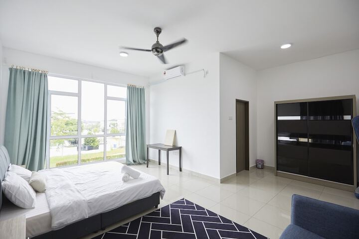 Room 20 of 173