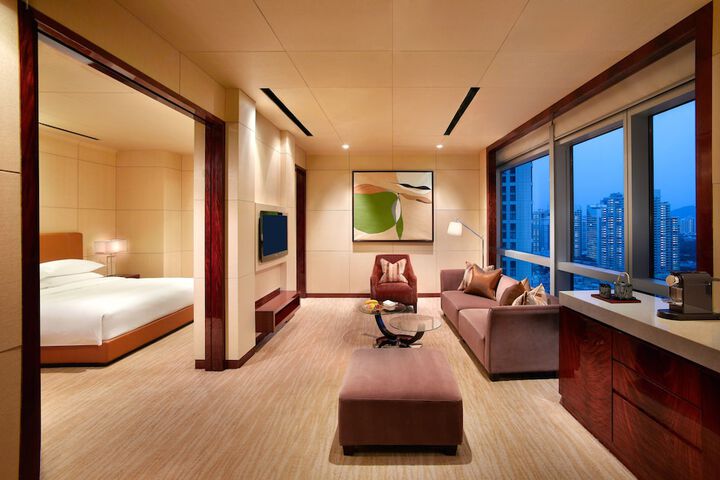 Room 5 of 105
