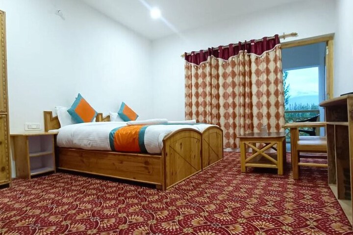 Room 4 of 12