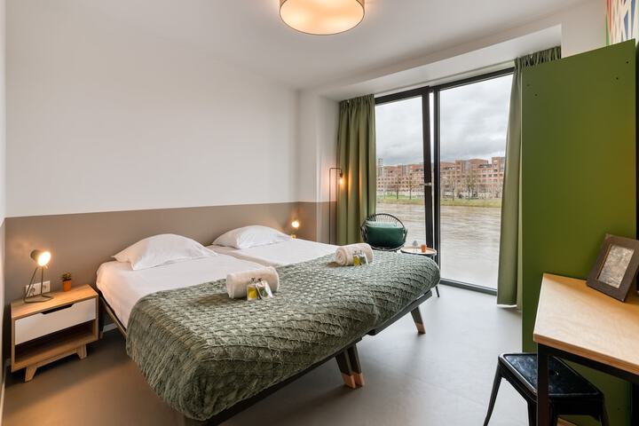 Room 15 of 49