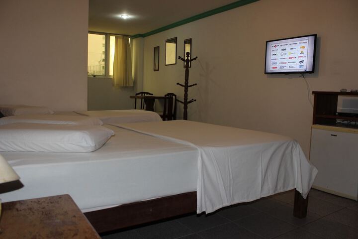 Room 11 of 40