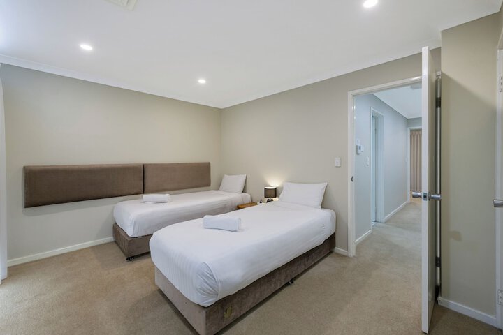 Room 3 of 104