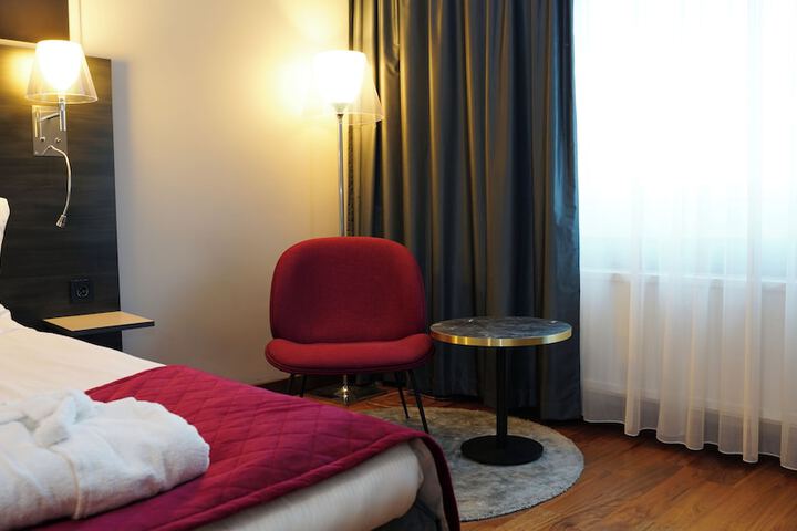 Room 15 of 100