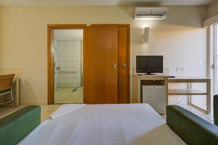 Room 7 of 76