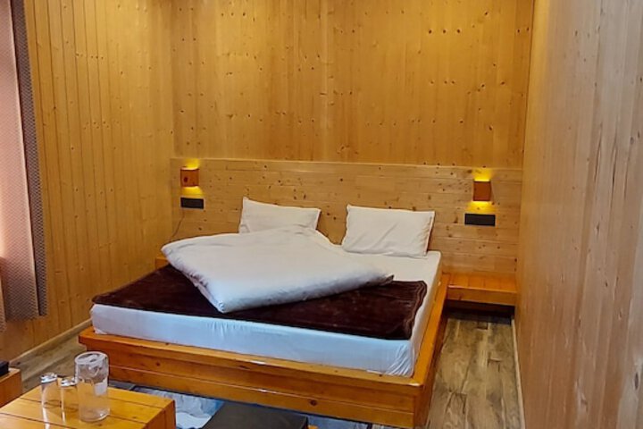 Room 5 of 14