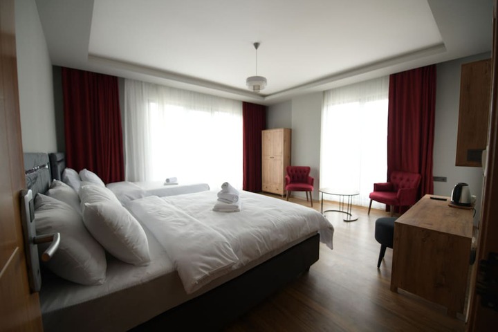 Room 9 of 34