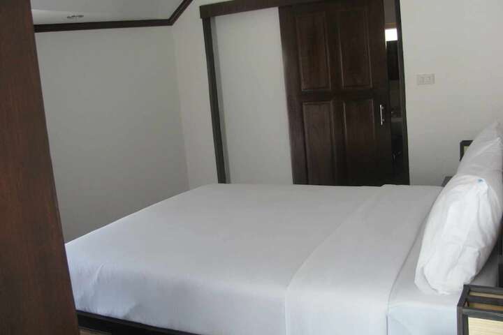 Room 3 of 49