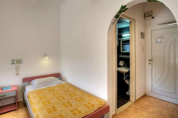 Room 4 of 50