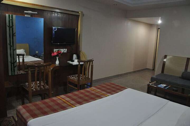 Room 12 of 18