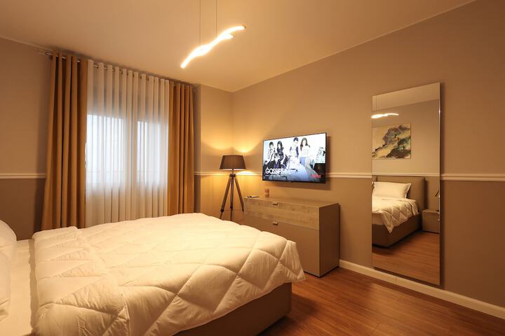 Room 7 of 169