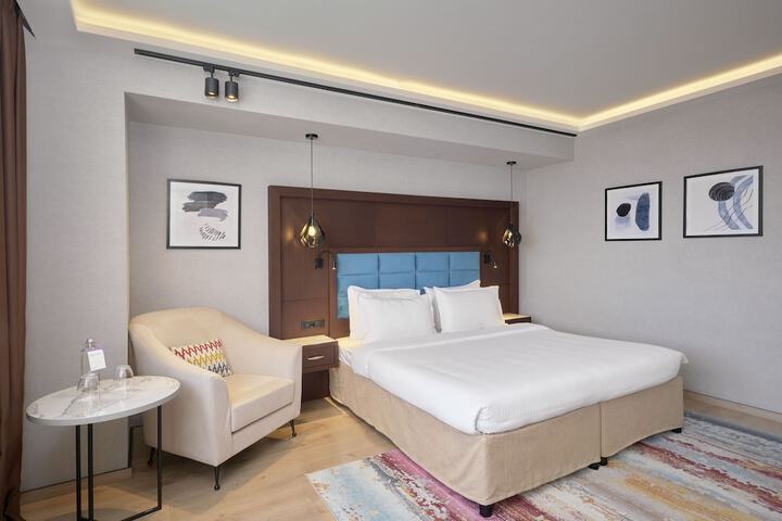Room 12 of 86