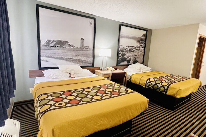 1 Queen Bed (26 of 26)