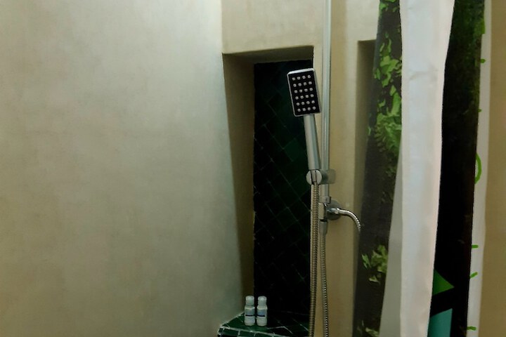 Room 10 of 31
