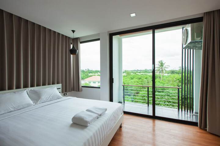 Room 32 of 52