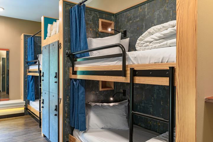 Room 10 of 31