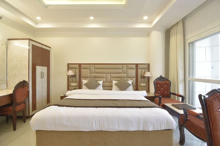 Room 27 of 111