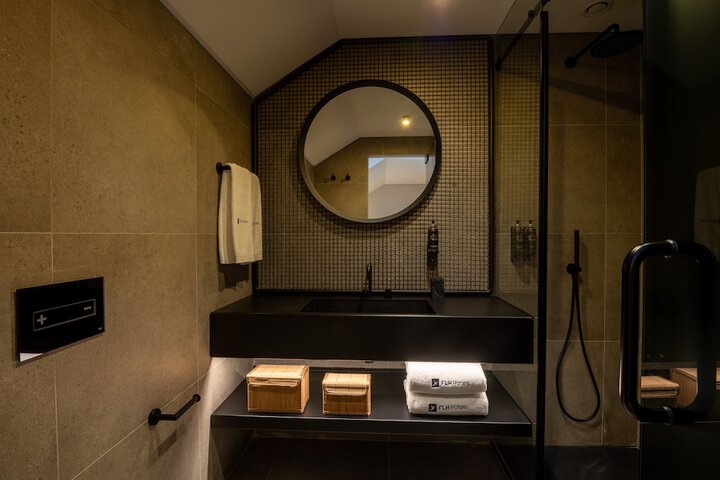 Room 50 of 71