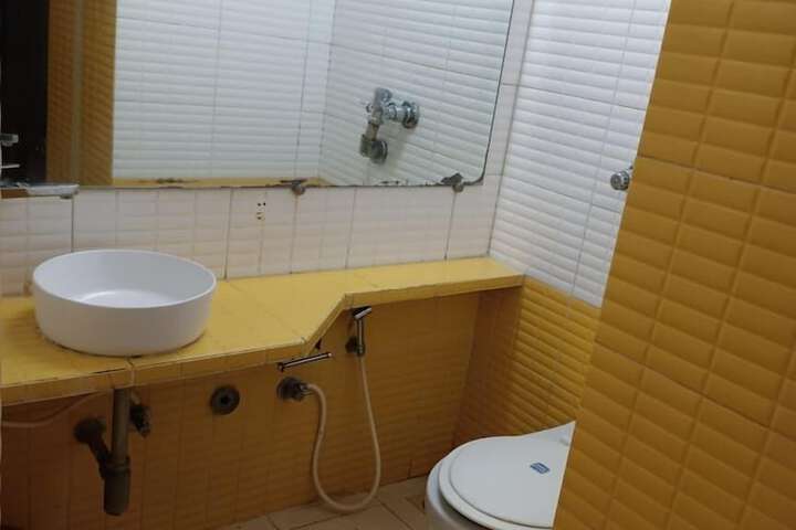 Room 10 of 39