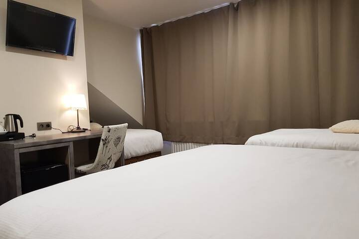 Room 27 of 70
