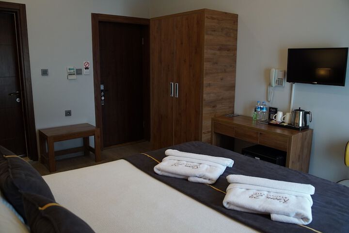 Room 3 of 68
