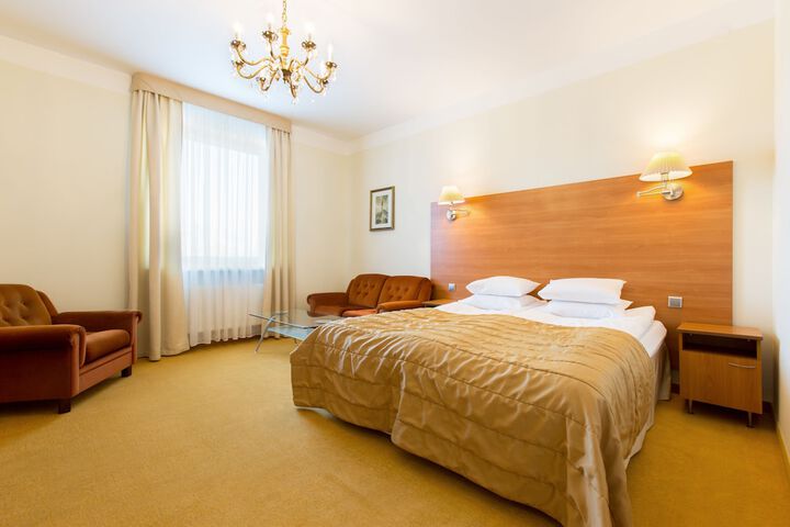Room 5 of 92