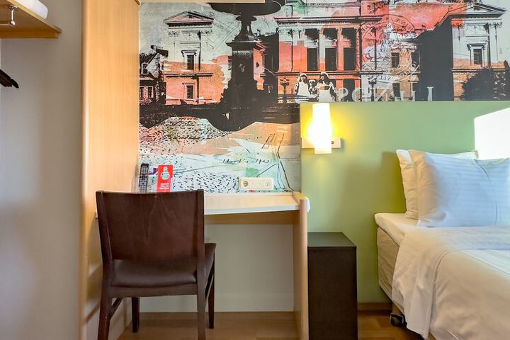 Room 10 of 45