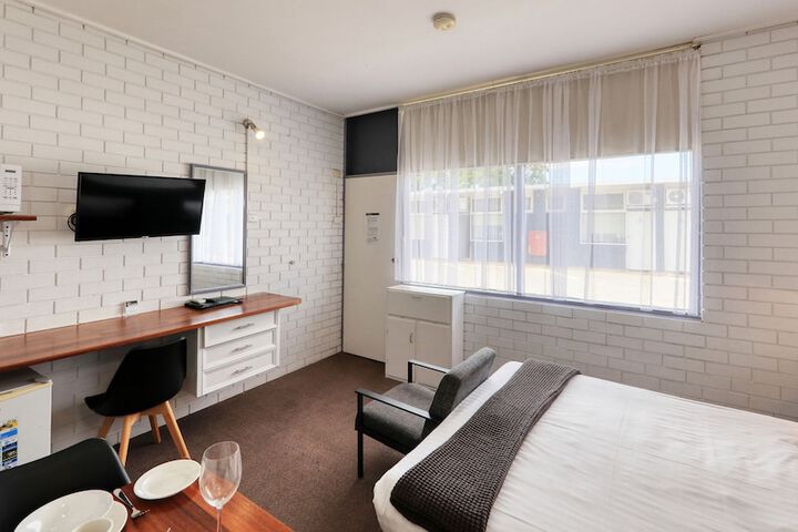 Room 6 of 25