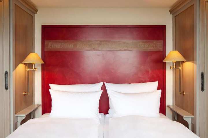 Room 10 of 36